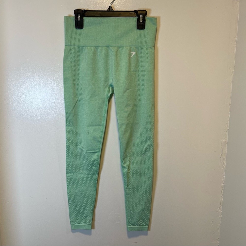 Gymshark green leggings‎ fit like a small no tag women's.